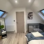 Entire Home In Nottingham For Family, Friends And Contractors