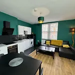 Spacious Flat Near To City Centre