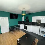 Spacious Flat Near To City Centre