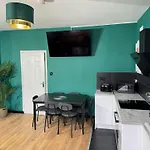 Spacious Flat Near To City Centre