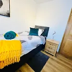 Modern Strelley Escape - Peaceful & Convenient, 2X Free Off-Street Parking, Wifi -500Mb, 2 Bathrooms, Contractor & Family Friendly, Ng8