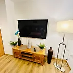 Modern Strelley Escape - Peaceful & Convenient, 2X Free Off-Street Parking, Wifi -500Mb, 2 Bathrooms, Contractor & Family Friendly, Ng8