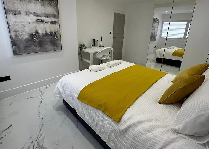 Entire Home In Nottingham For Family, Friends And Contractors