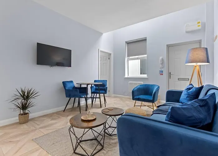 Modern Apartment Off-Road Parking-Twin Room Suite 4