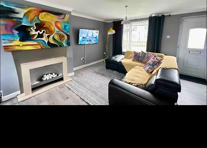 5 Minutes From M1 Sleeps Up To 7 Perfect For Contractors Leisure Stays Relocators King Or Twin Bed Options