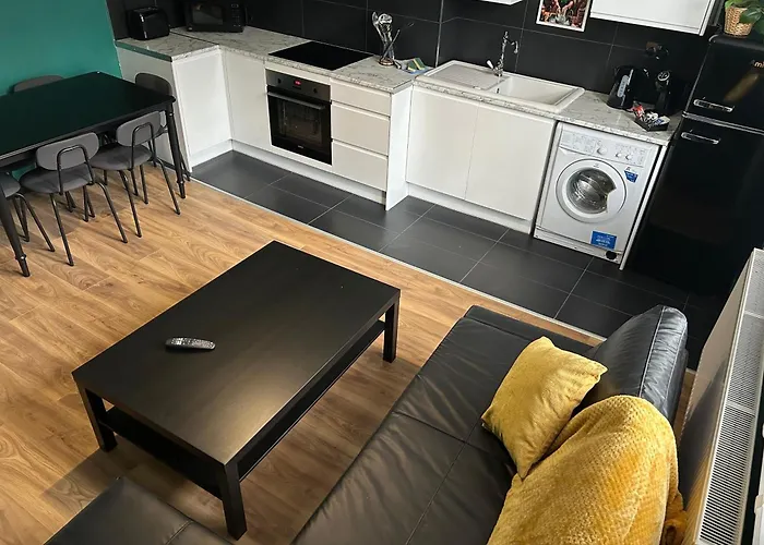 Spacious Flat Near To City Centre