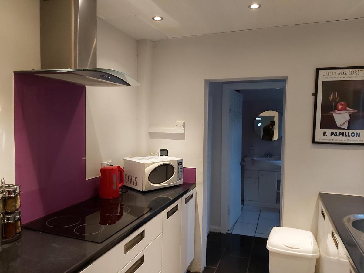 Pearson House - Huku Kwetu 3 Bedroom End Of Terrance House - Family And Business Group Self Catering -huku Kwetu Nottingham