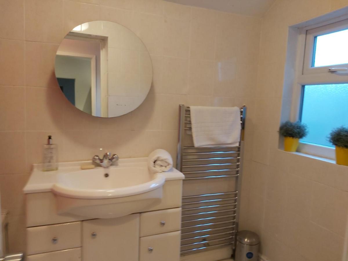 Holiday home Pearson House - Huku Kwetu 3 Bedroom End Of Terrance House - Family And Business Group Self Catering -huku Kwetu Nottingham