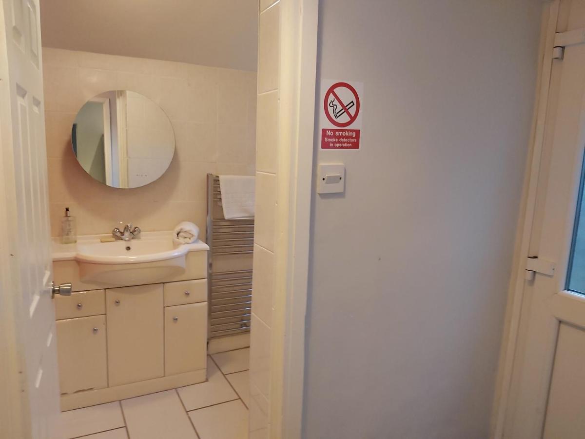 Holiday home Pearson House - Huku Kwetu 3 Bedroom End Of Terrance House - Family And Business Group Self Catering -huku Kwetu Nottingham
