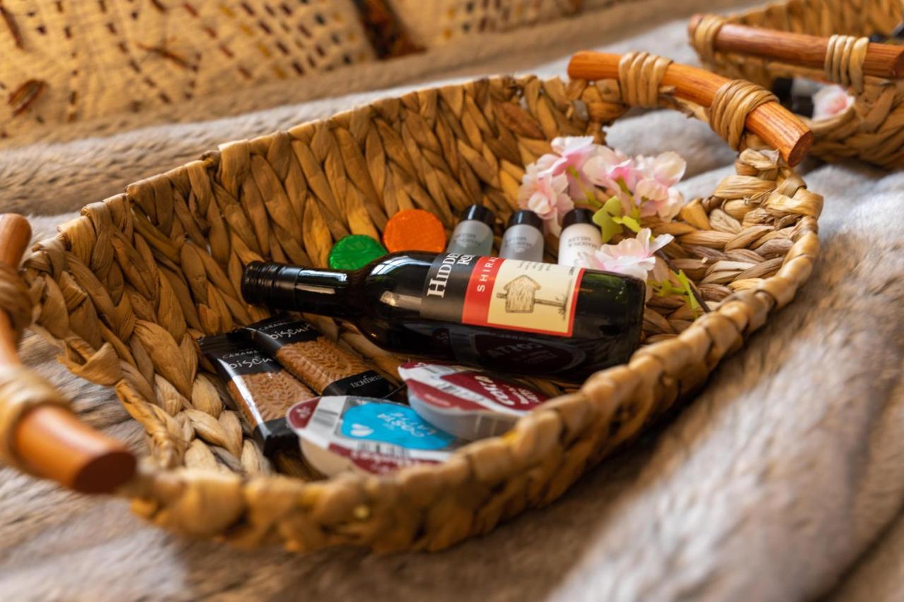 Luxury Centre Getaway - Prime Location Sleeps 7!