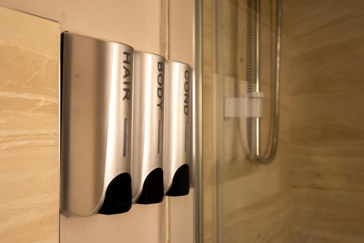 Luxury Centre Getaway - Prime Location Sleeps 7! *