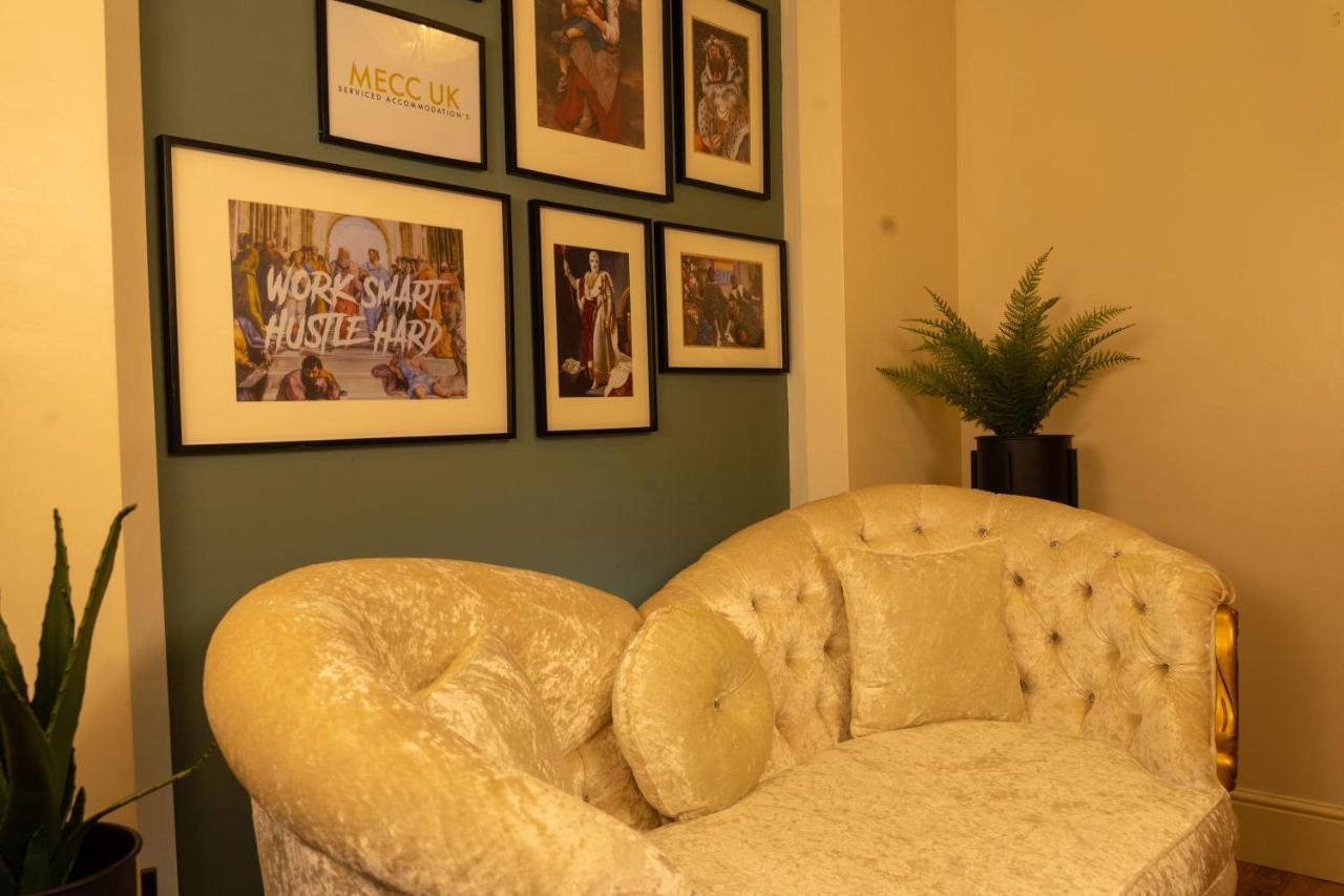 Luxury Centre Getaway - Prime Location Sleeps 7! Apartment