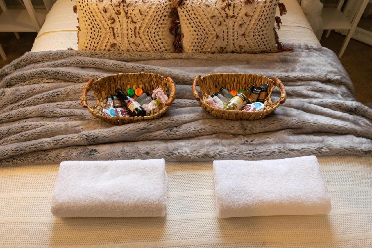 Apartment Luxury Centre Getaway - Prime Location Sleeps 7! *