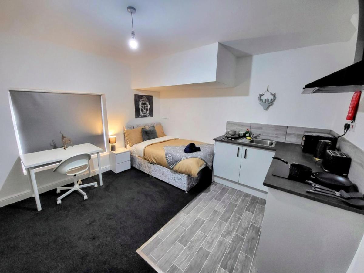 Easy Living - Burns Street * Nottingham