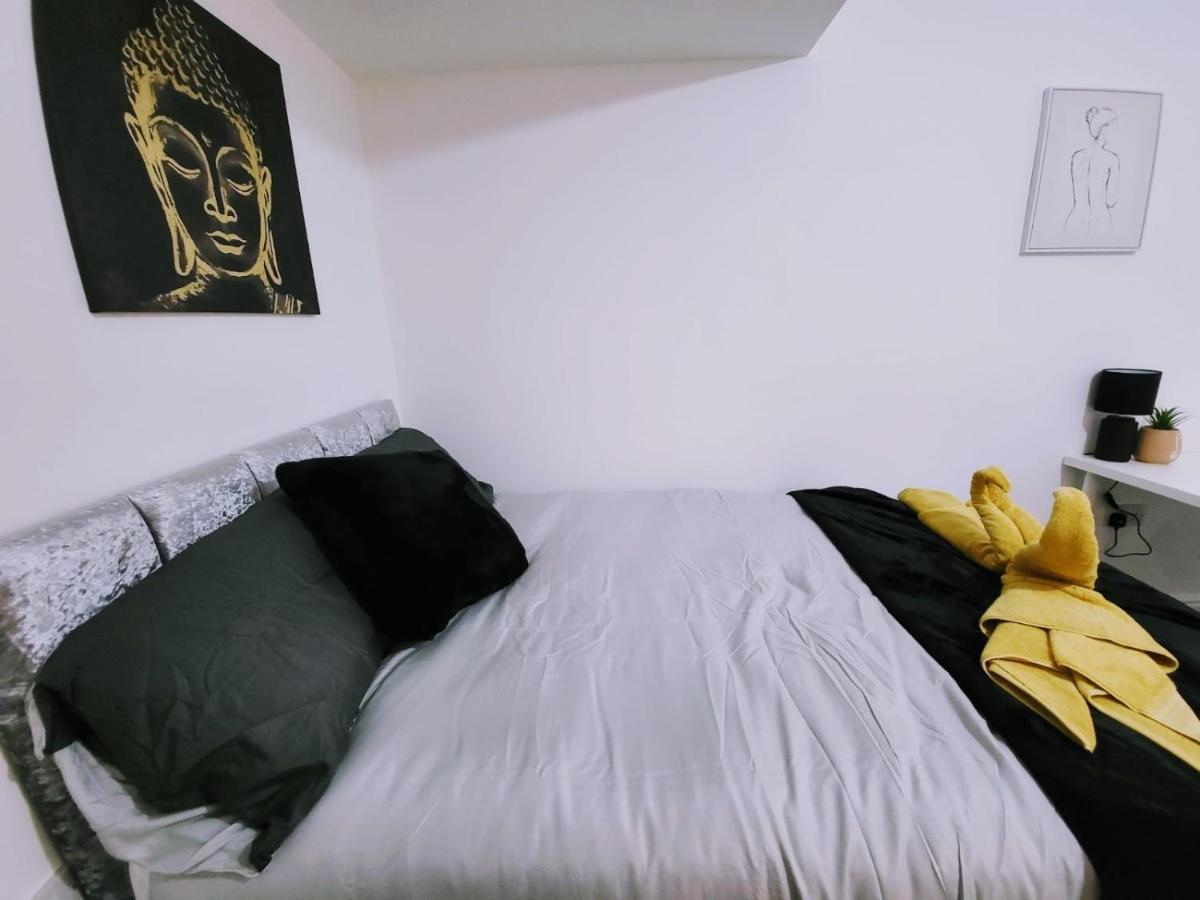 Easy Living - Burns Street * Nottingham