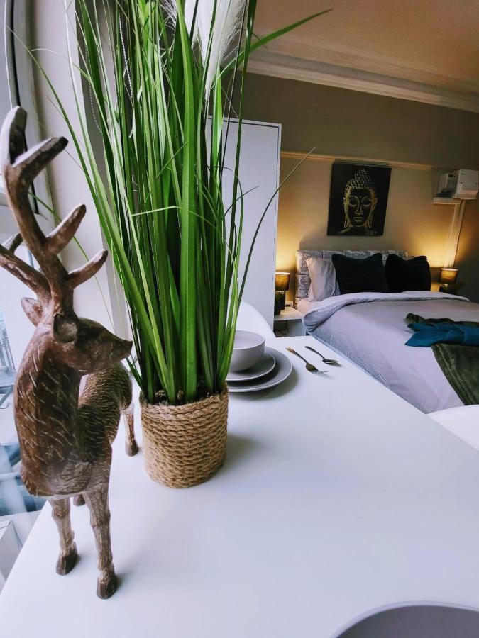 Easy Living - Burns Street