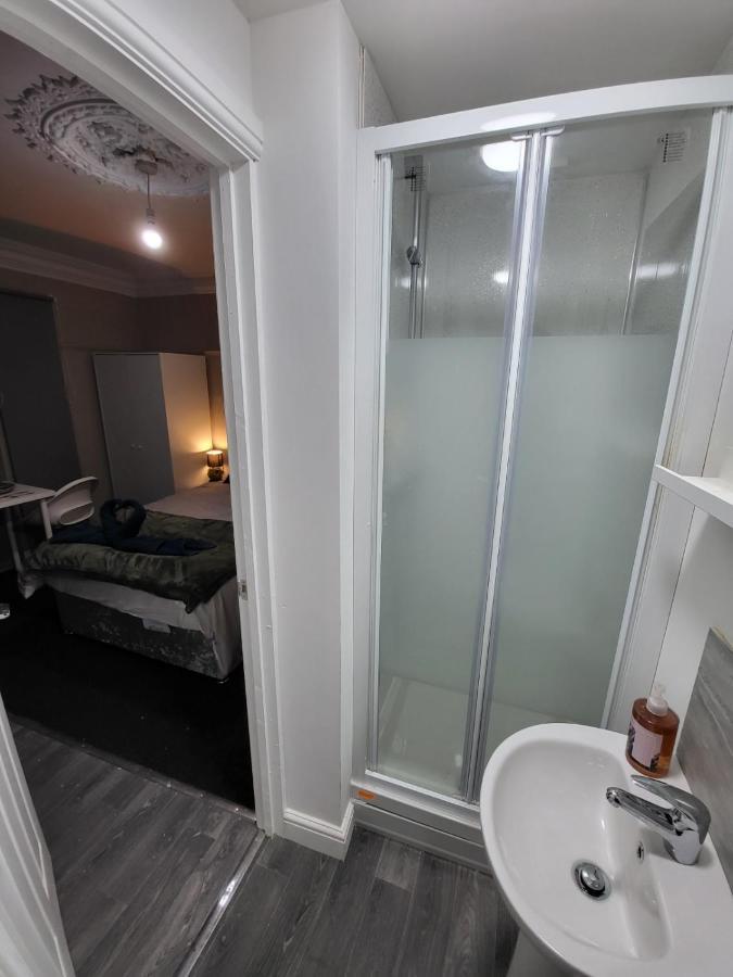 Easy Living - Burns Street * Nottingham