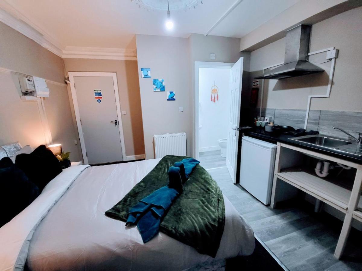 Easy Living - Burns Street * Nottingham