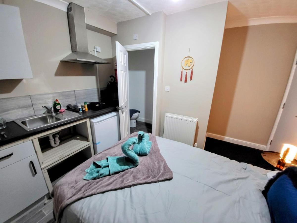Easy Living - Burns Street *