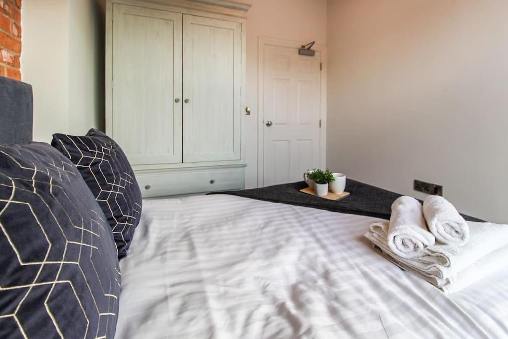Spacious City Centre Lace Market Apartment *