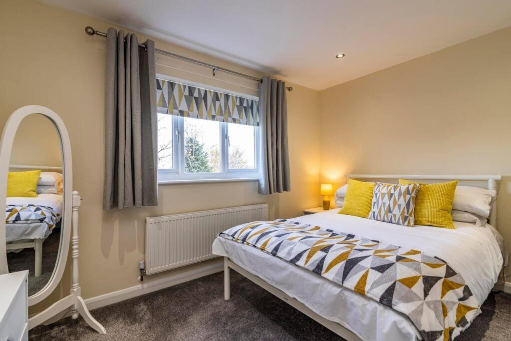 Cute And Cosy With Private Parking And Garden Great For Professionals Or Families Holiday home Nottingham
