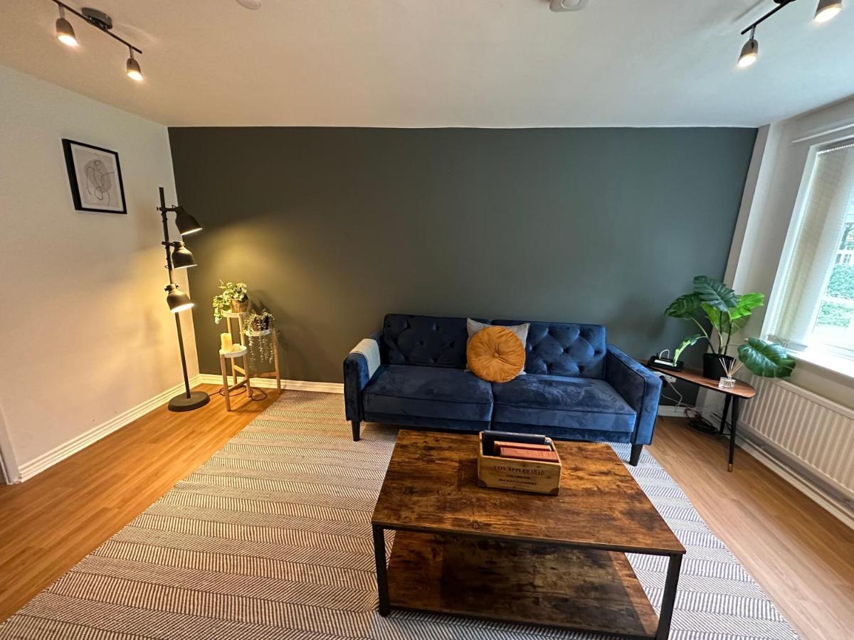 Comfortable 3 Bed House With Garden & Parking