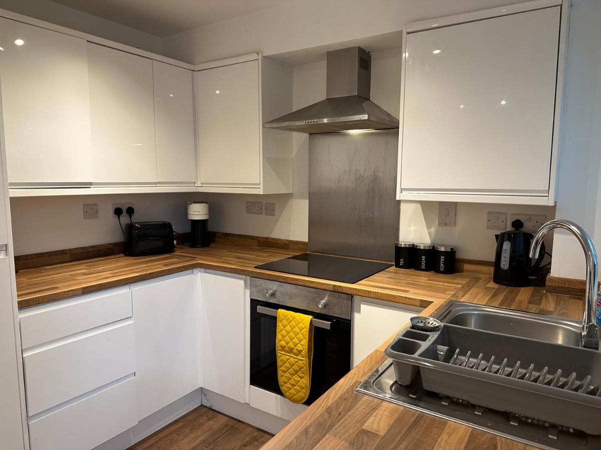 Comfortable 3 Bed House With Garden & Parking * Nottingham