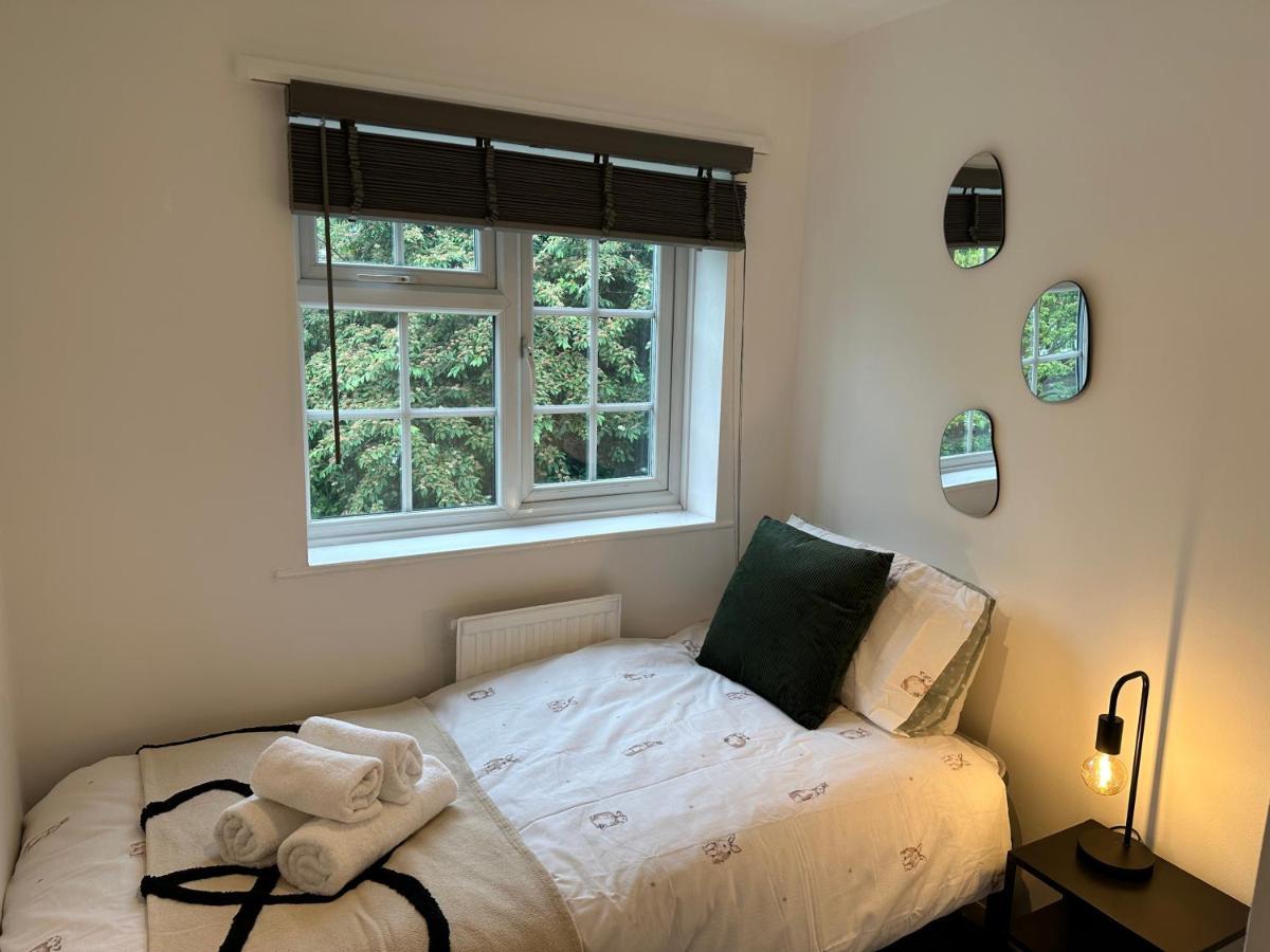 Apartment Comfortable 3 Bed House With Garden & Parking *