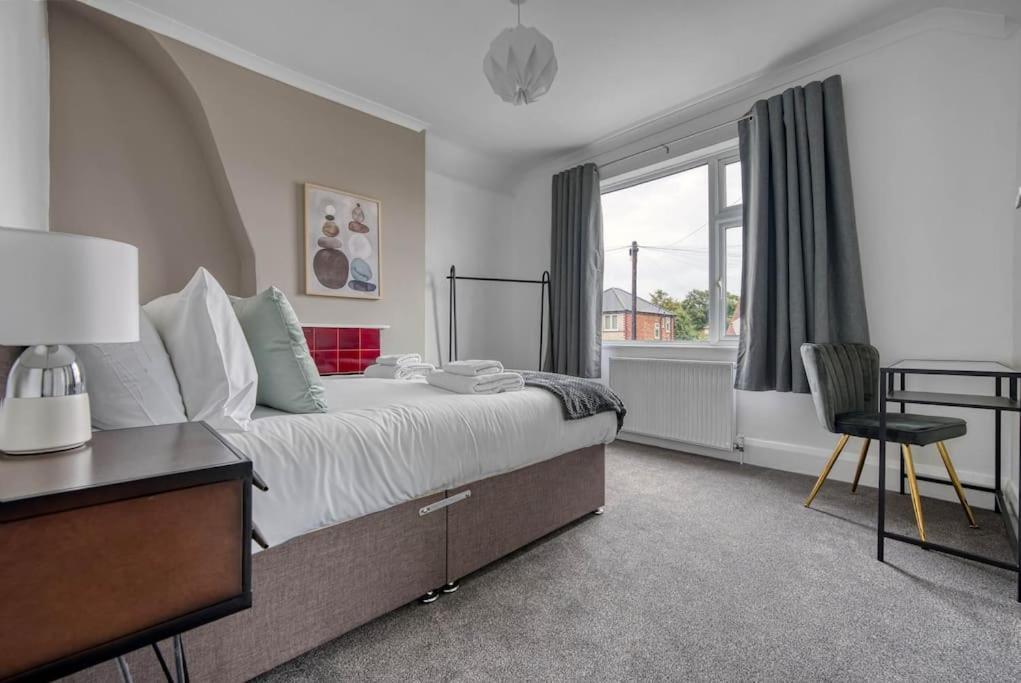 Stylish - Fast Wi-fi-free Parking Holiday home *