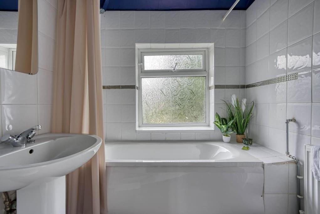 Holiday home Stylish - Fast Wi-fi-free Parking *