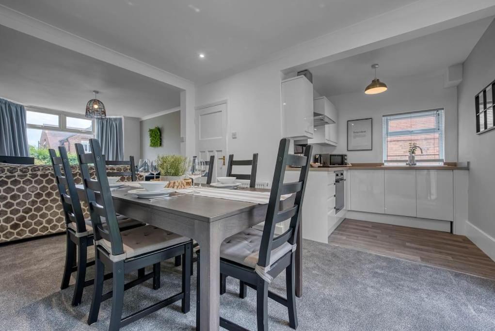 Holiday home Stylish - Fast Wi-fi-free Parking *