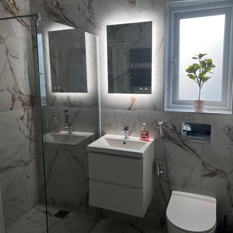 Entire In For Family, Friends And Contractors Nottingham