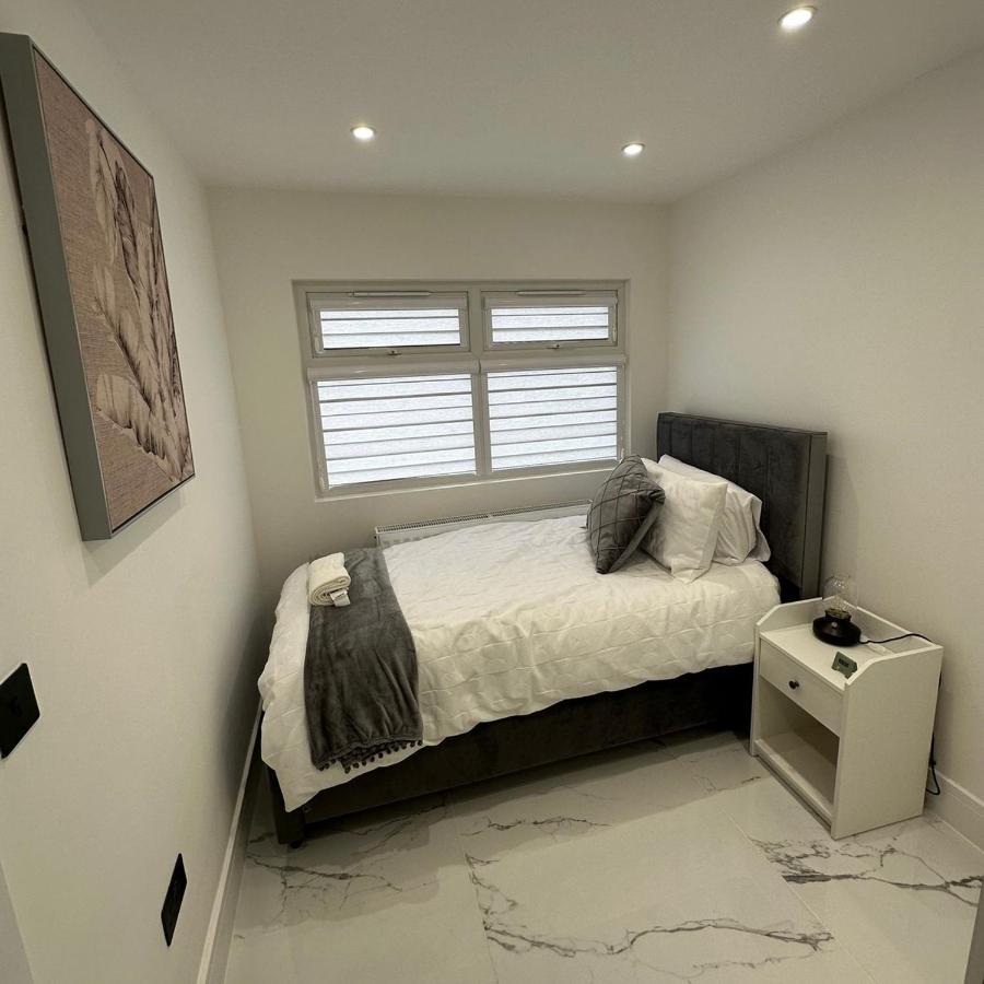 Entire In For Family, Friends And Contractors