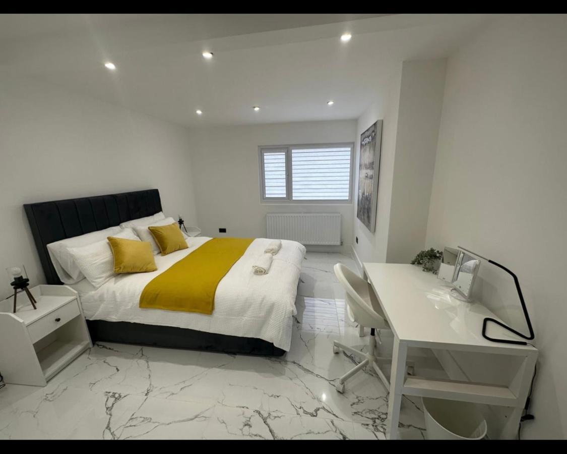 Entire In For Family, Friends And Contractors Holiday home Nottingham