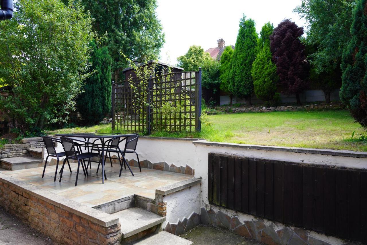 Villa Valley Road Extended Stay: Family & Professional Friendly Nottingham