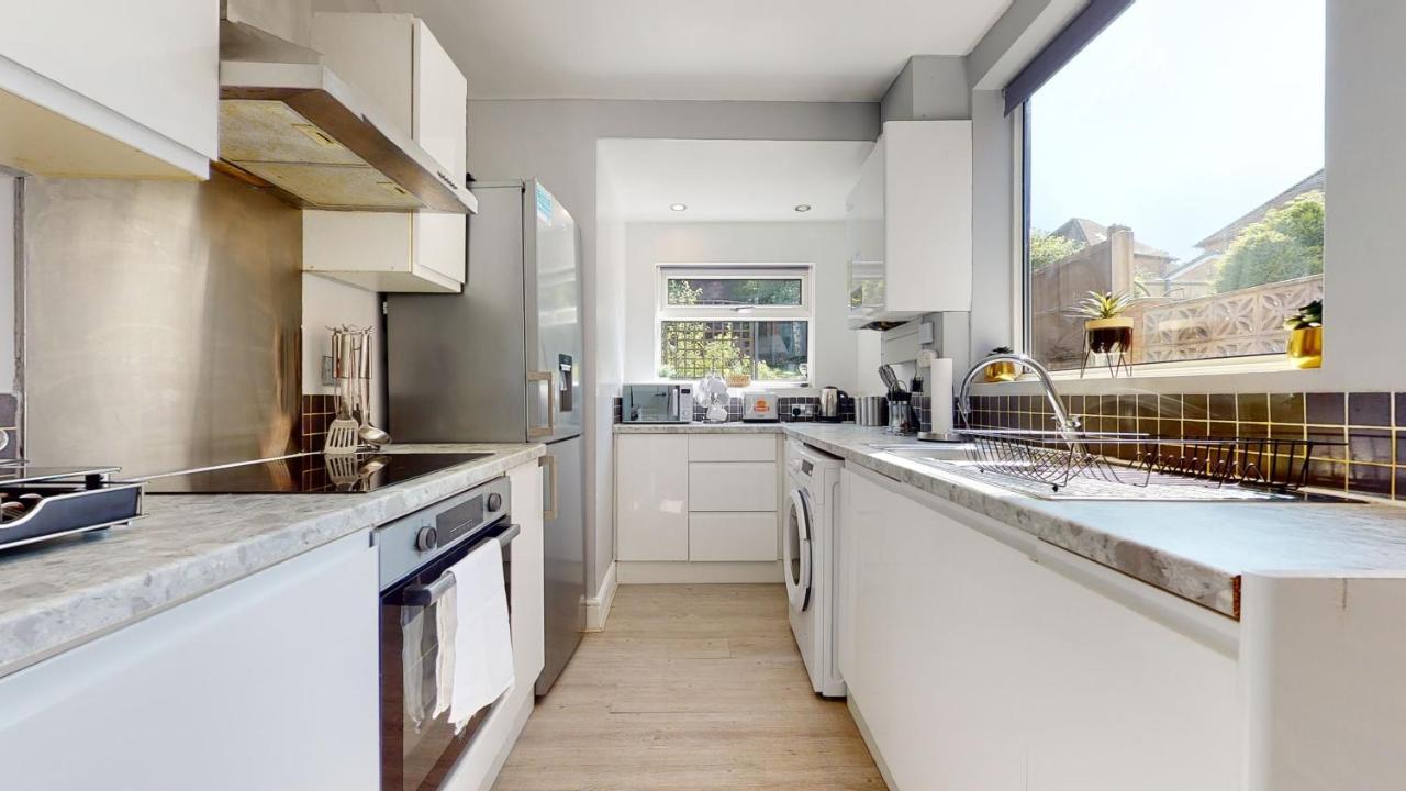 Valley Road Extended Stay: Family & Professional Friendly Villa *