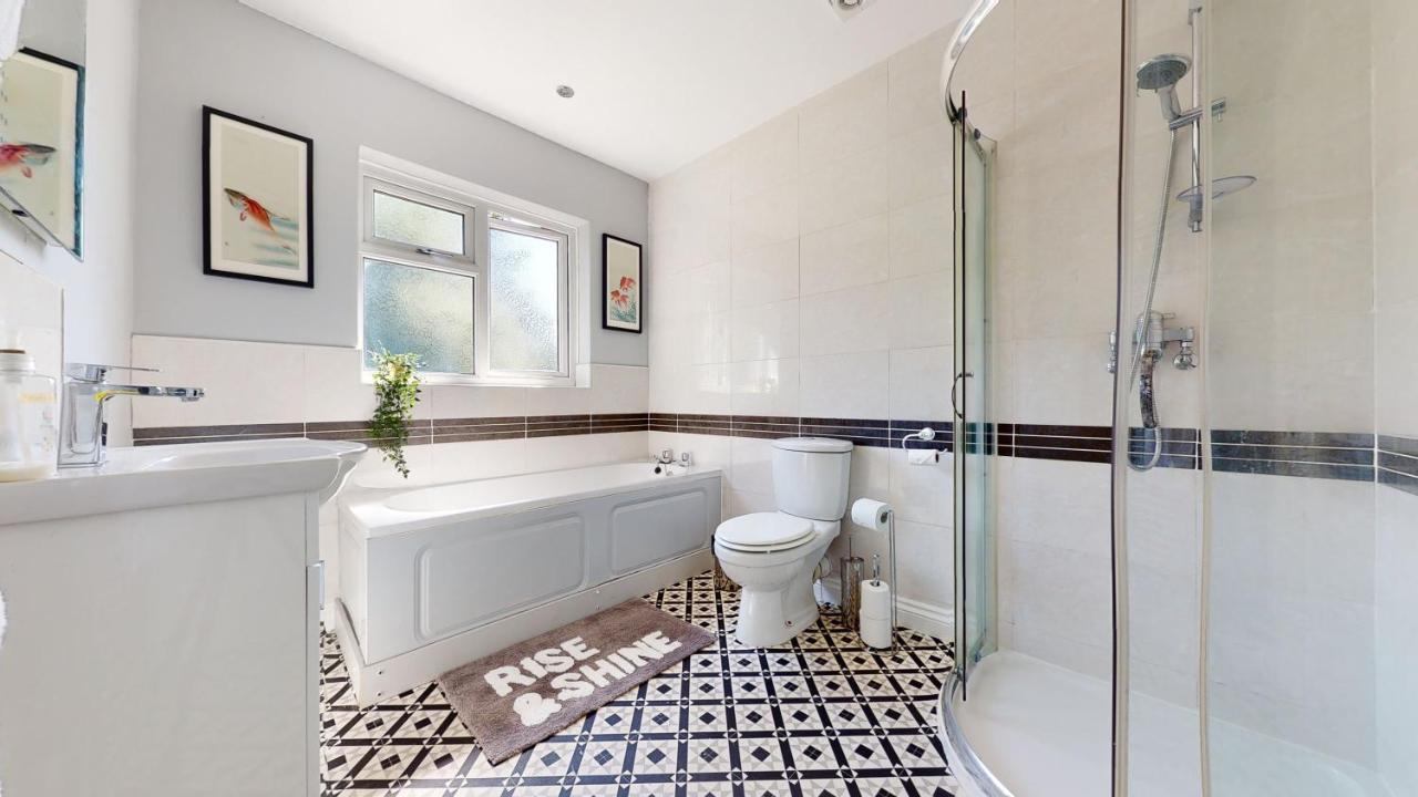 Villa Valley Road Extended Stay: Family & Professional Friendly Nottingham