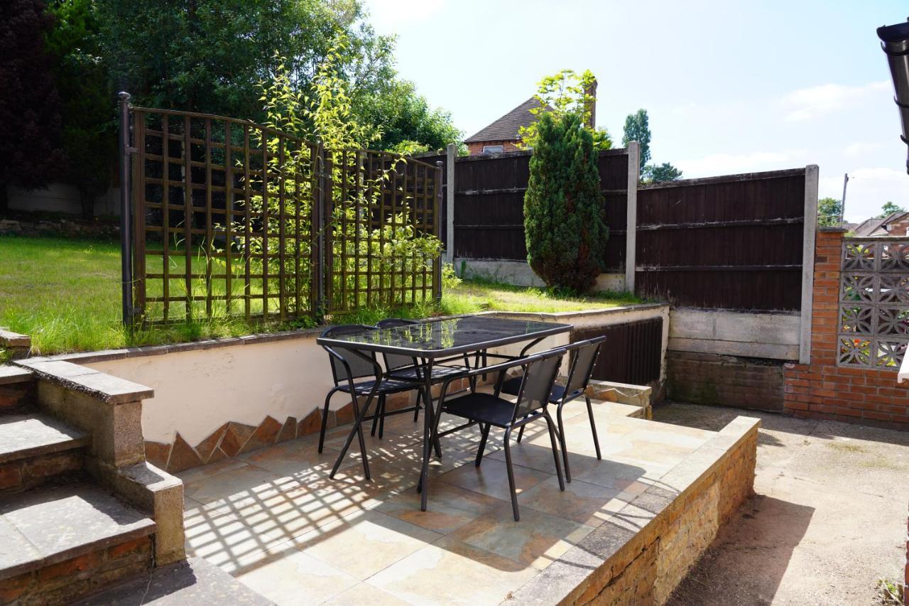 Villa Valley Road Extended Stay: Family & Professional Friendly Nottingham