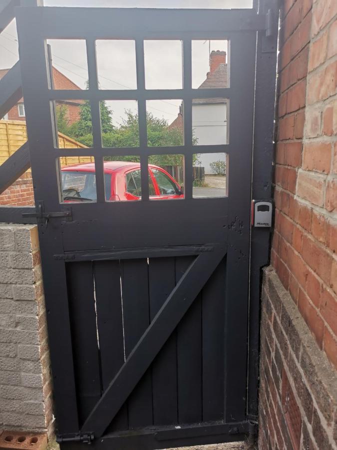 Wollanton Park Beeston Near East Midlands Conference Centre Train Station Tram Stop Guest house