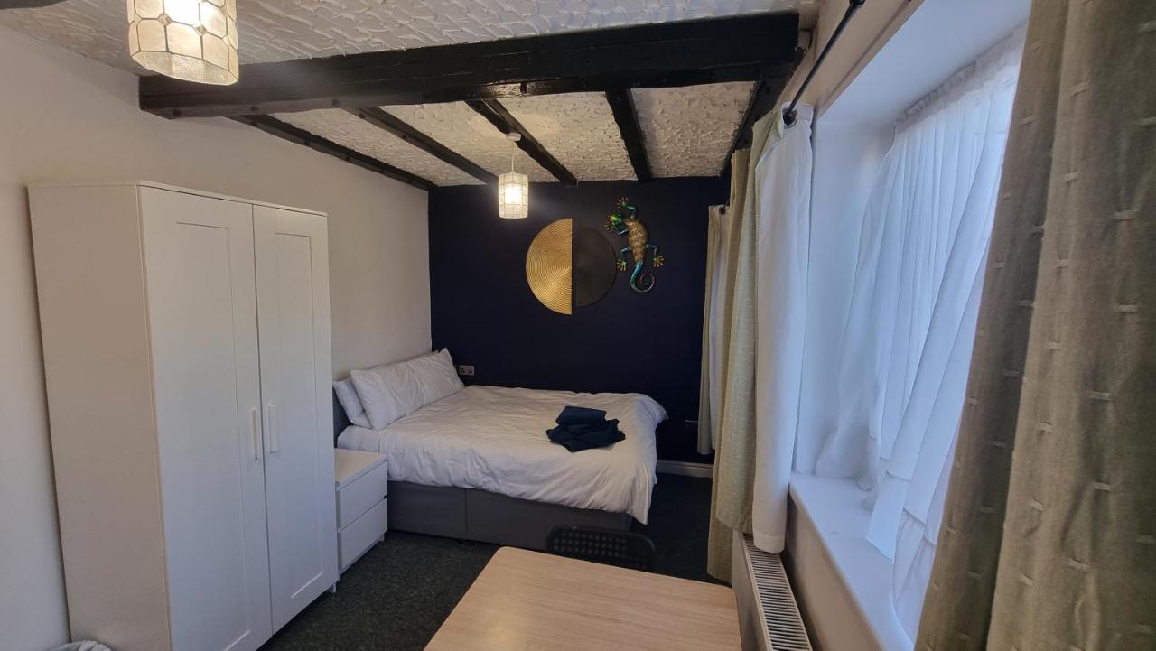 En With Kitchen Facilities * Nottingham