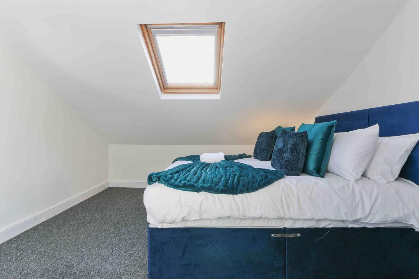 4 Bed House Near Trent Bridge Holiday home *