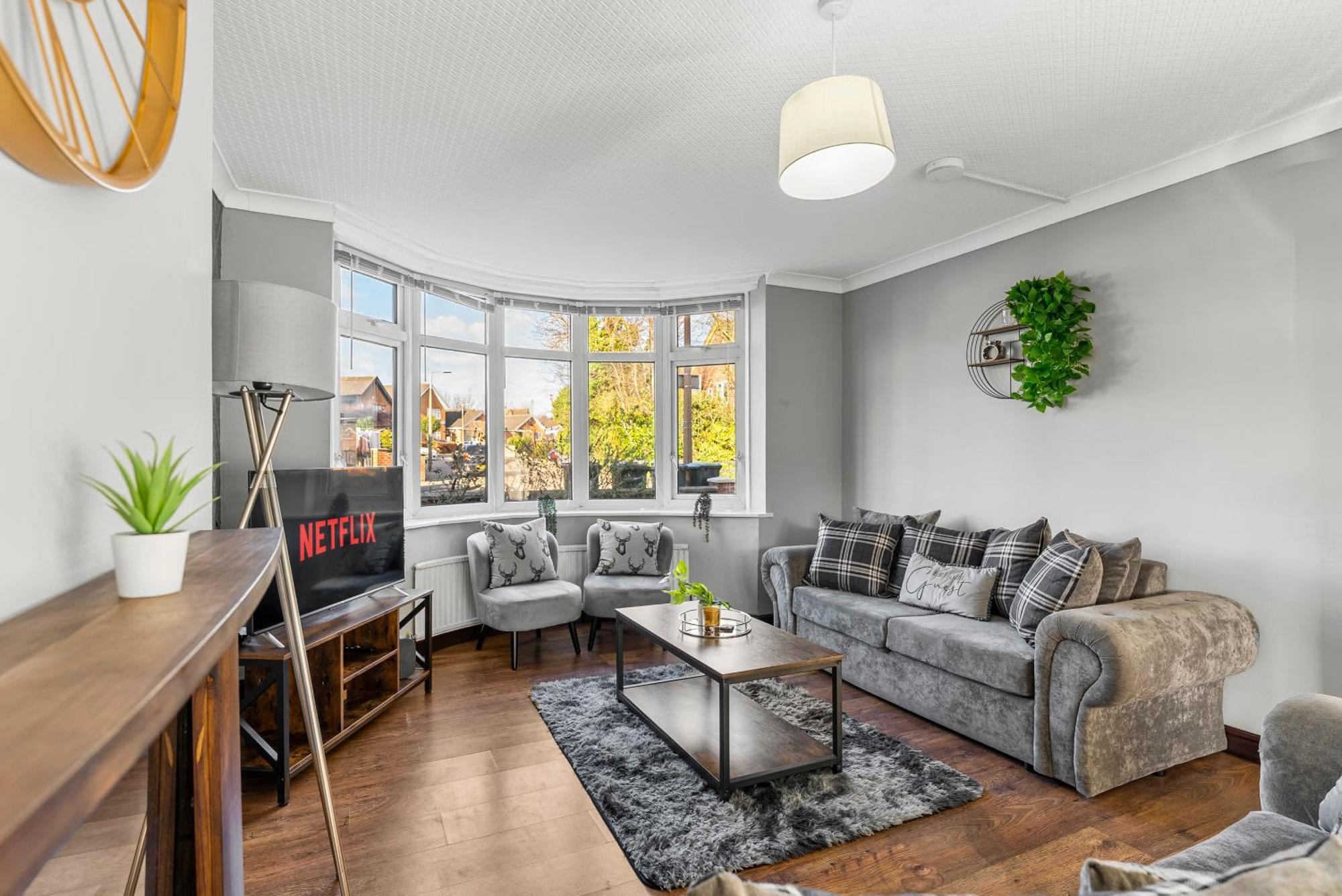Lovely Nottingham Home - Parking And Garden