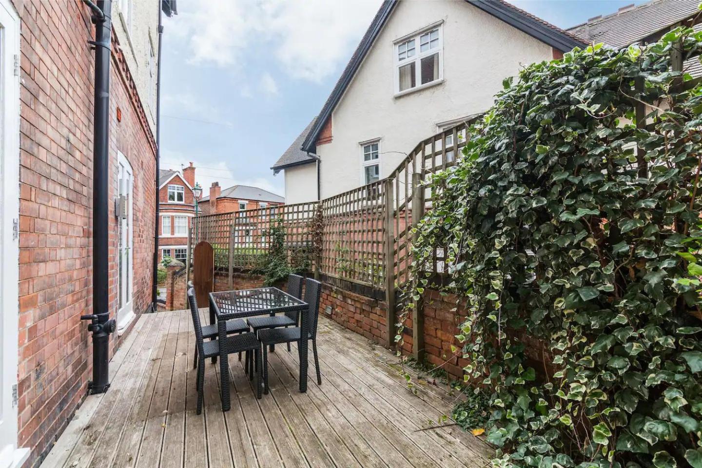 The Dagmar Grove Apartment