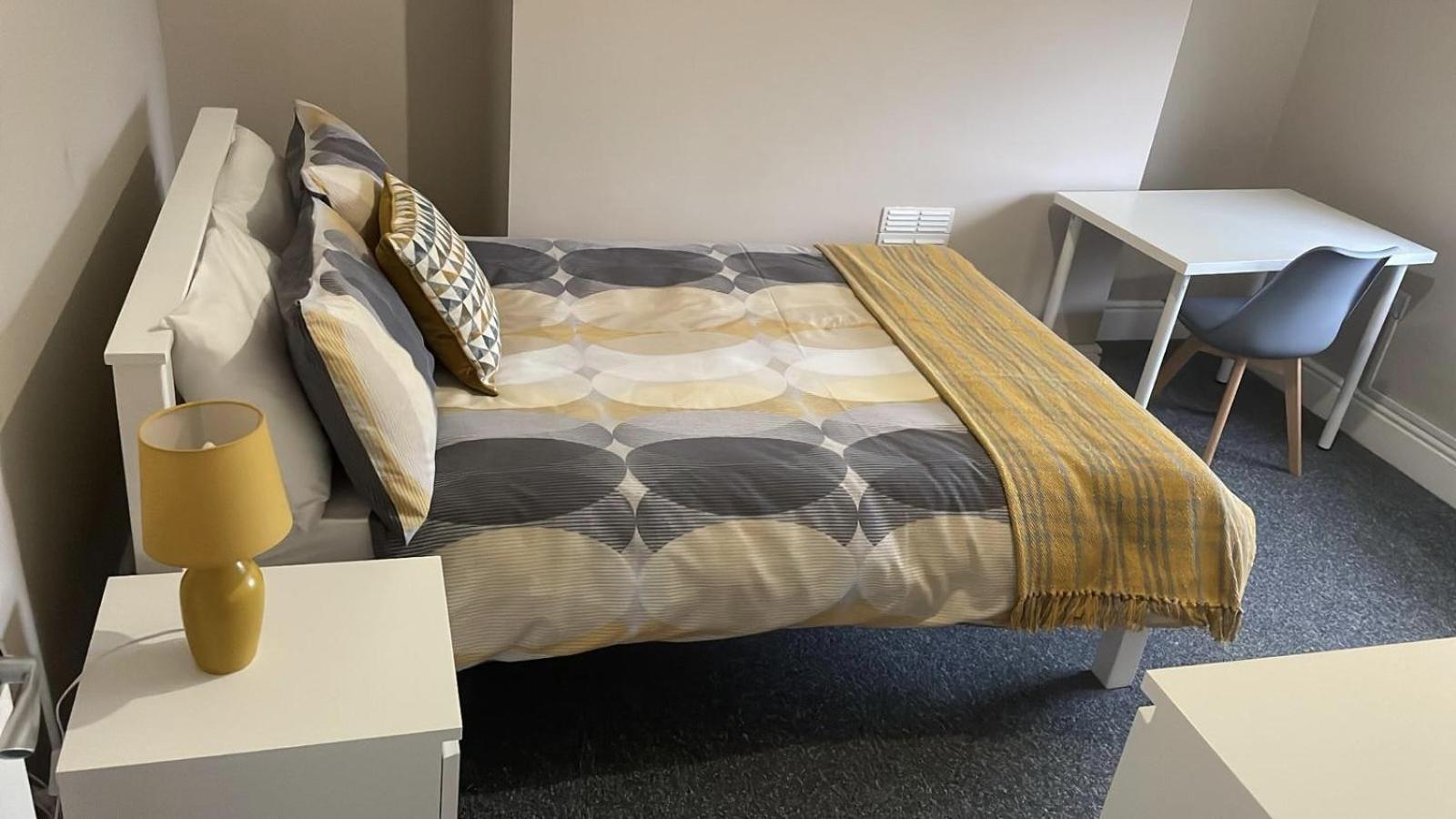 Apartment Spacious Near Citycentre Parking/wifi/netflix Nottingham
