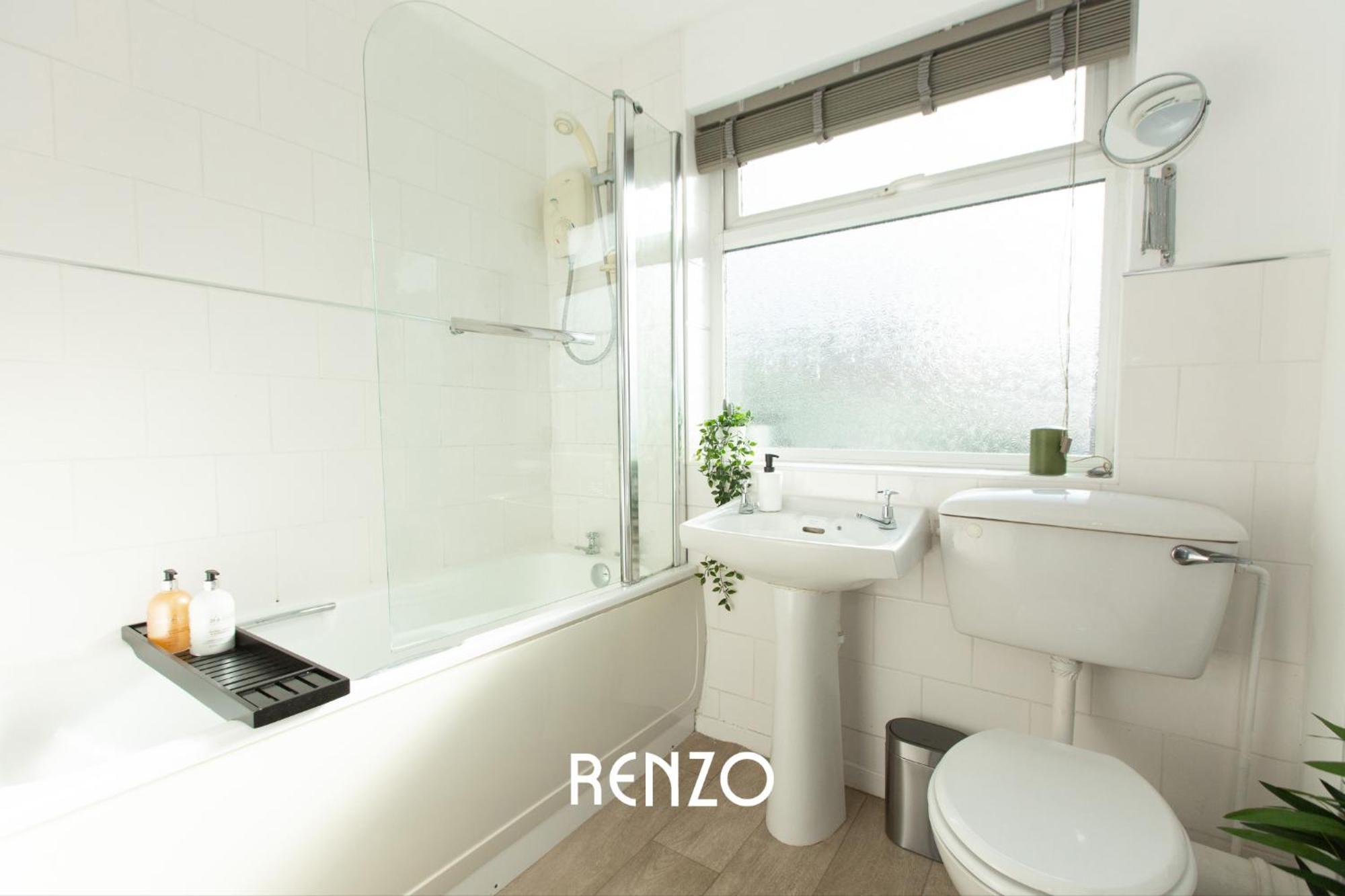 Inviting 3-bed In By Renzo, Driveway, Smart Tv With Netflix! Apartamento