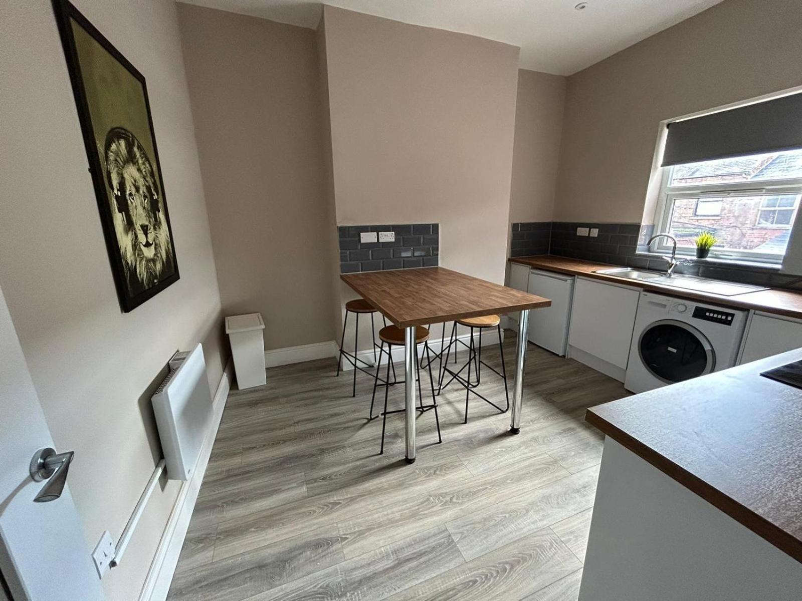 Spacious Near Citycentre Parking/wifi/netflix Apartment