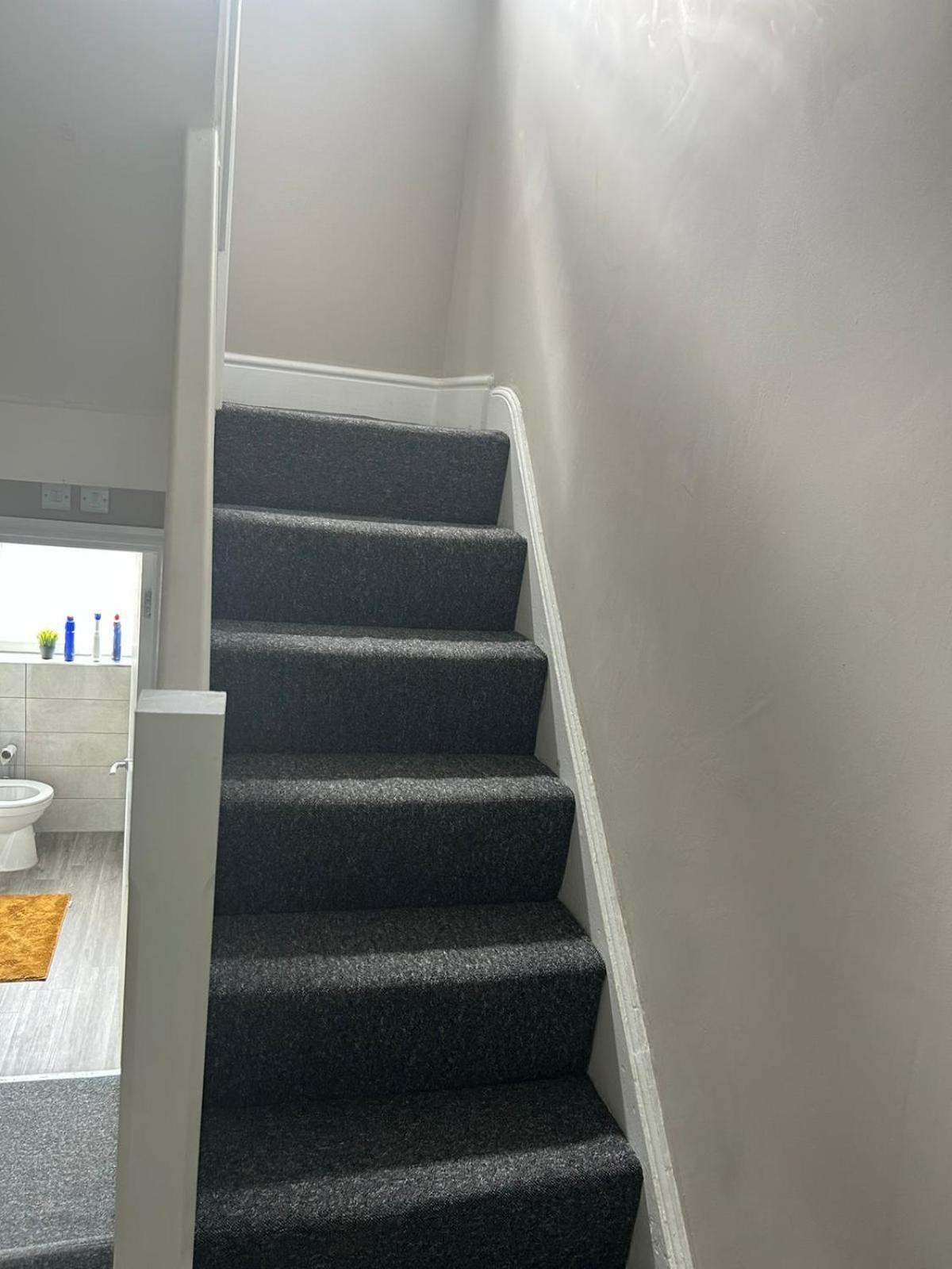 Apartment Spacious Near Citycentre Parking/wifi/netflix