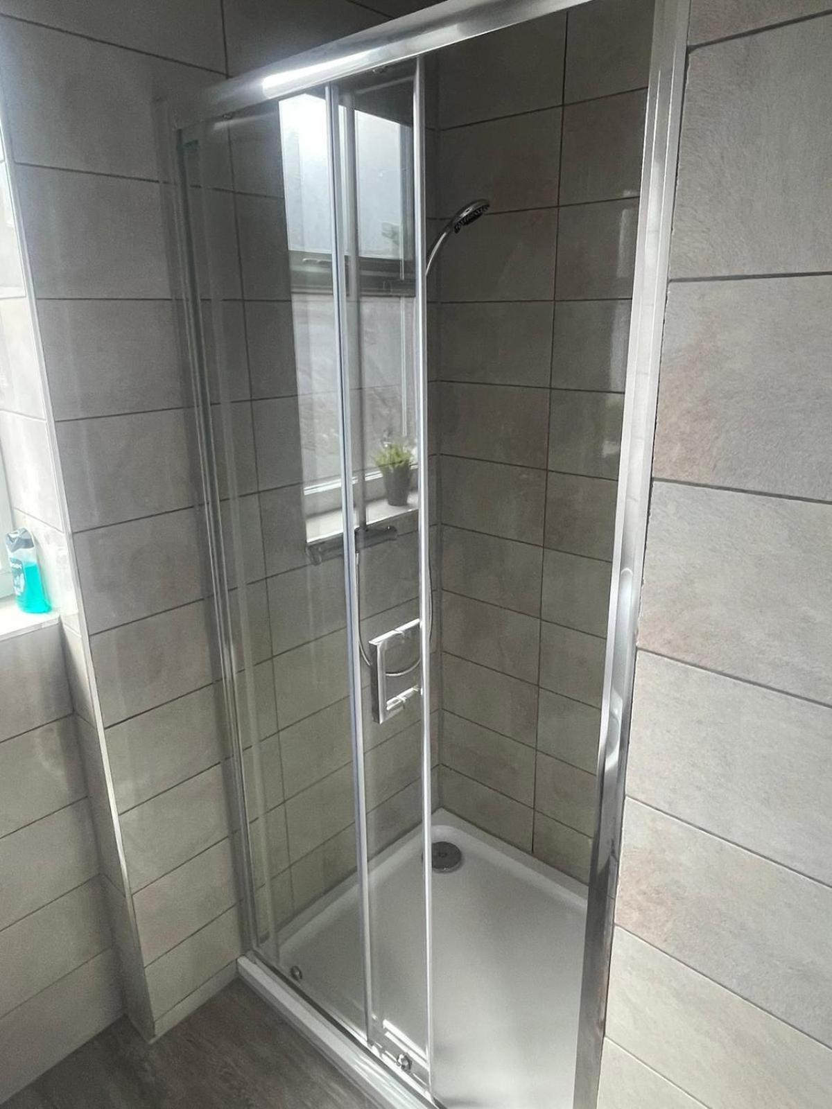 Spacious Near Citycentre Parking/wifi/netflix Nottingham