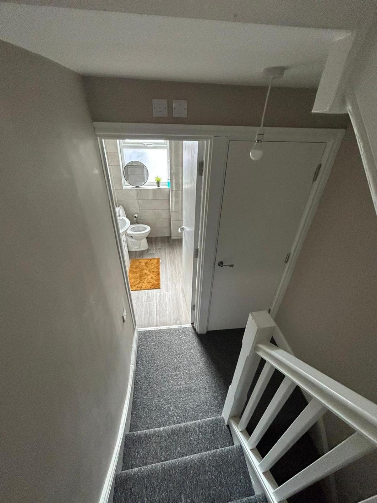 Spacious Near Citycentre Parking/wifi/netflix * Nottingham