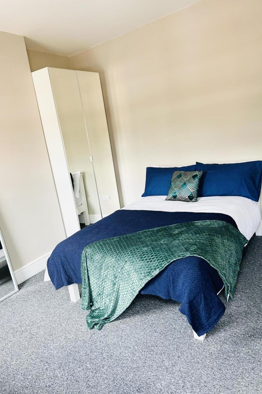 Spacious Near Citycentre Parking/wifi/netflix Apartment Nottingham
